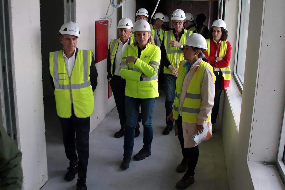 La vicepresidenta de la Junta de Castilla y León y consejera de Familia e Igualdad de Oportunidades, Isabel Blanco, visita las obras de la Unidad de Valoración de León