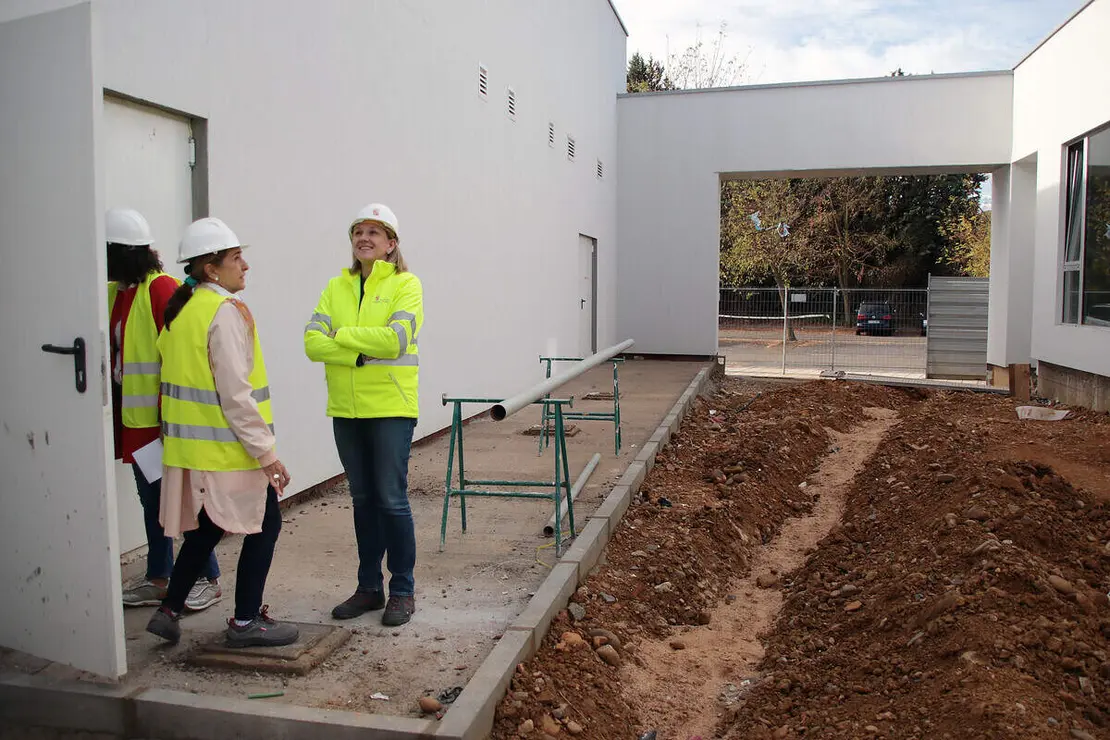 La vicepresidenta de la Junta de Castilla y León y consejera de Familia e Igualdad de Oportunidades, Isabel Blanco, visita las obras de la Unidad de Valoración de León
