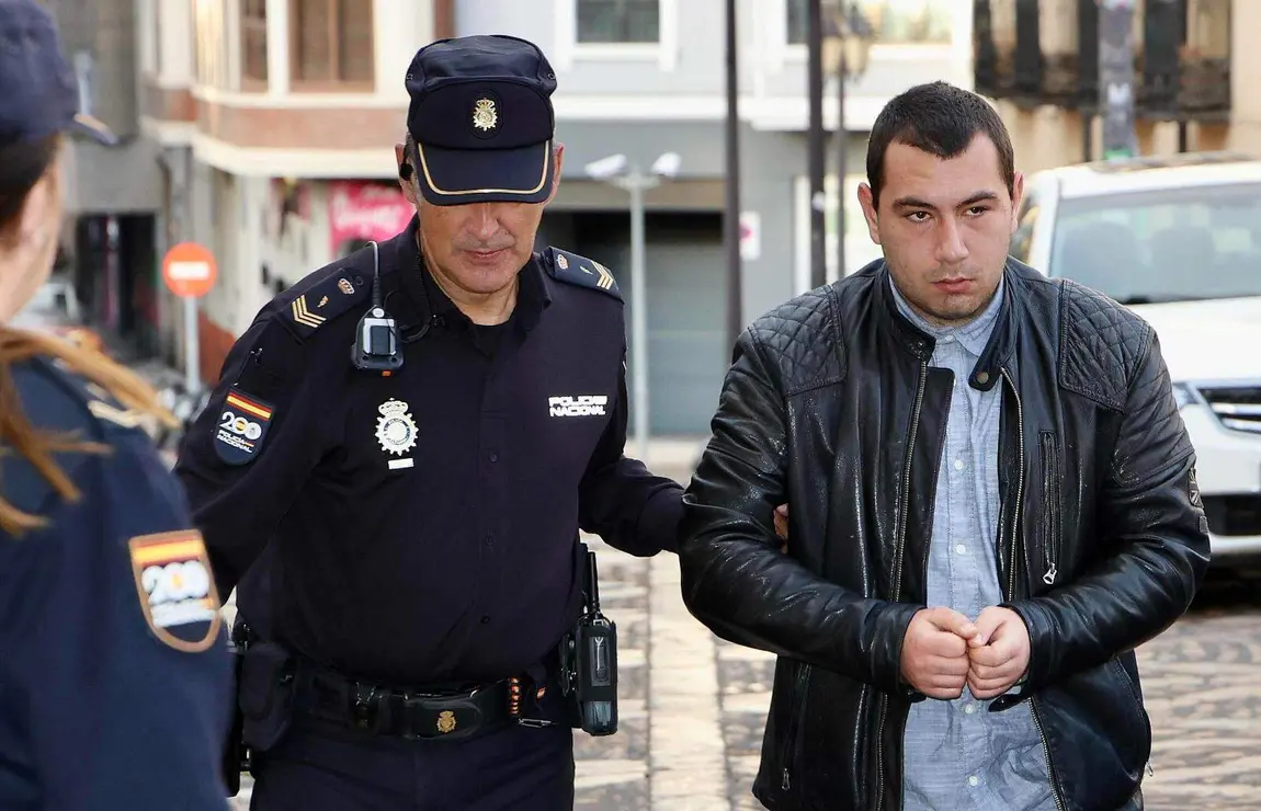 La Audiencia Provincial de León acoge la primera sesión del juicio contra A.R.T.S., al que se le acusa de los delitos de asesinato y amenazas en el ámbito familiar por presuntamente haber matado a su madre durante la navidad de 2022. Foto: Campillo