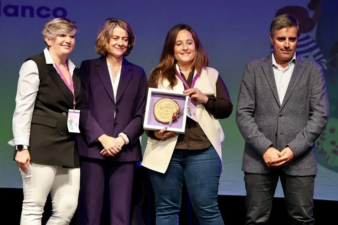 Clausura de la jornada ‘Mujeres rurales frente a la emergencia climática: presente y futuro’ de la Federación de Asociaciones de Mujeres Rurales, con la participación de la ministra para la Transición Ecológica y el Reto Demográfico, Sara Aagesen (‘online’), la presidenta de Fademur, Teresa López, y el alcalde de León, José Antonio Diez