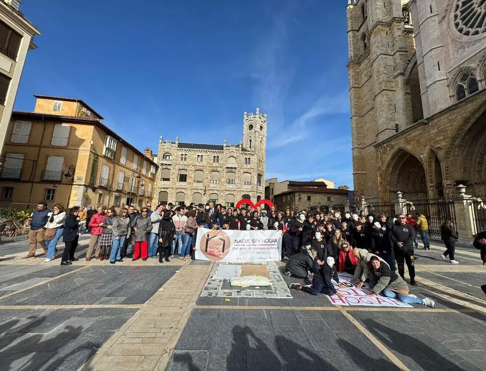 Acto de calle- León- Nadie SIn Hogar 2025 (18)