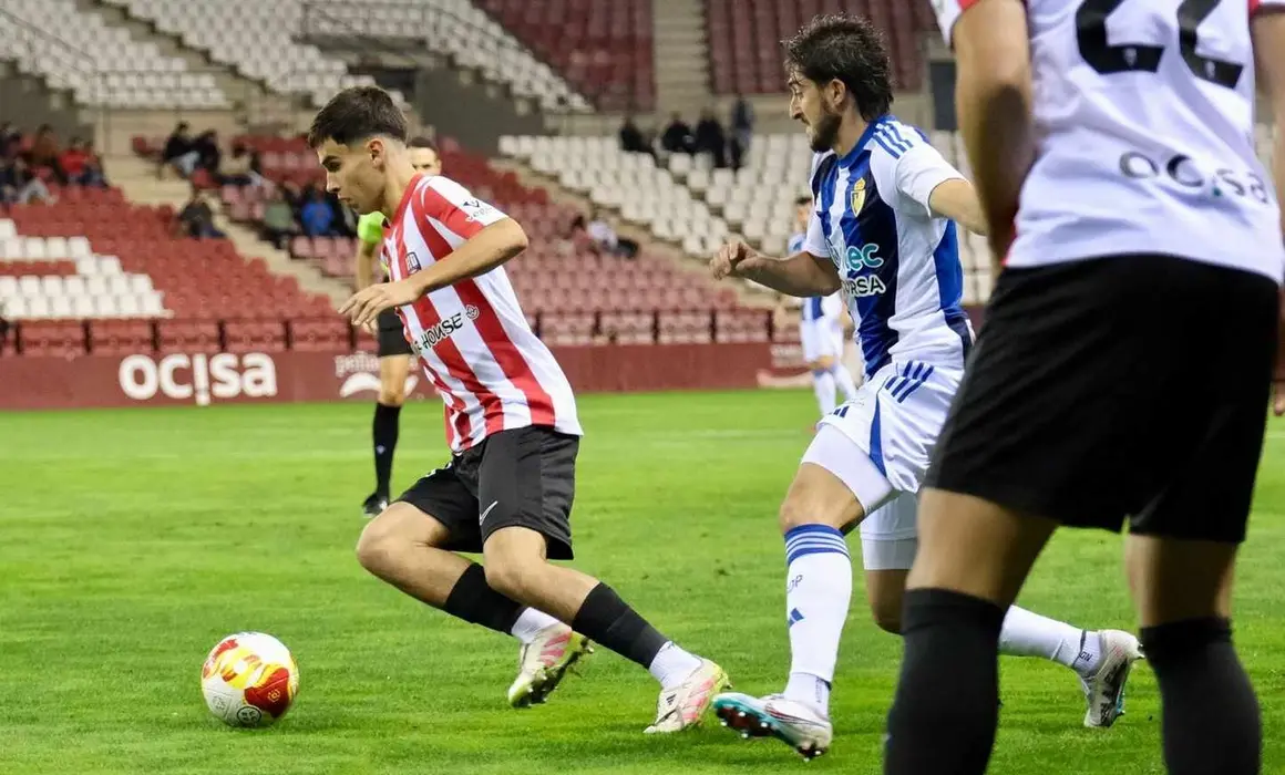 La Ponferradina resuelve sin problemas la eliminatoria de Copa en Logroño. El equipo de Estévez, solvente de principio a fin, hace valer su superioridad para salvar la eliminatoria.