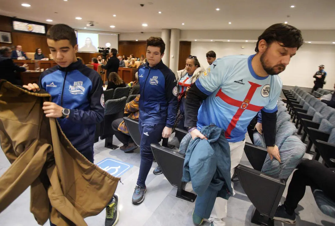 Pleno del Ayuntamiento de Ponferrada en el que se ha rechazado el proyecto para reconstruir las piscinas climatizadas del complejo Lydia Valentín de Ponferrada. Fotos: César Sánchez
