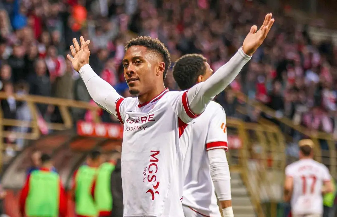 Ribeiro celebra su gol en el Reino de León, el primero con la Cultural.