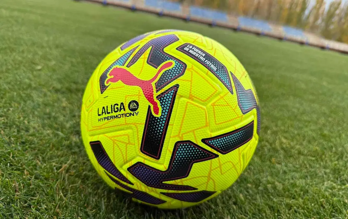 El nuevo 'balón de invierno', este martes, en el Área Deportiva de Puente Castro.