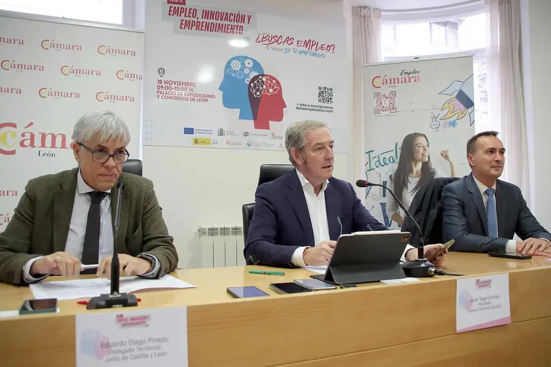 El Presidente de la Cámara de León, Javier Vega Corrales, el Delegado Territorial de la Junta de Castilla y León, Eduardo Diego Pinedo y el Gerente Provincial del ECYL, Ricardo Fernández Morueco presentan la VII Edición de la Feria de Empleo, Innovación y Emprendimiento de León. Fotos: Peio García