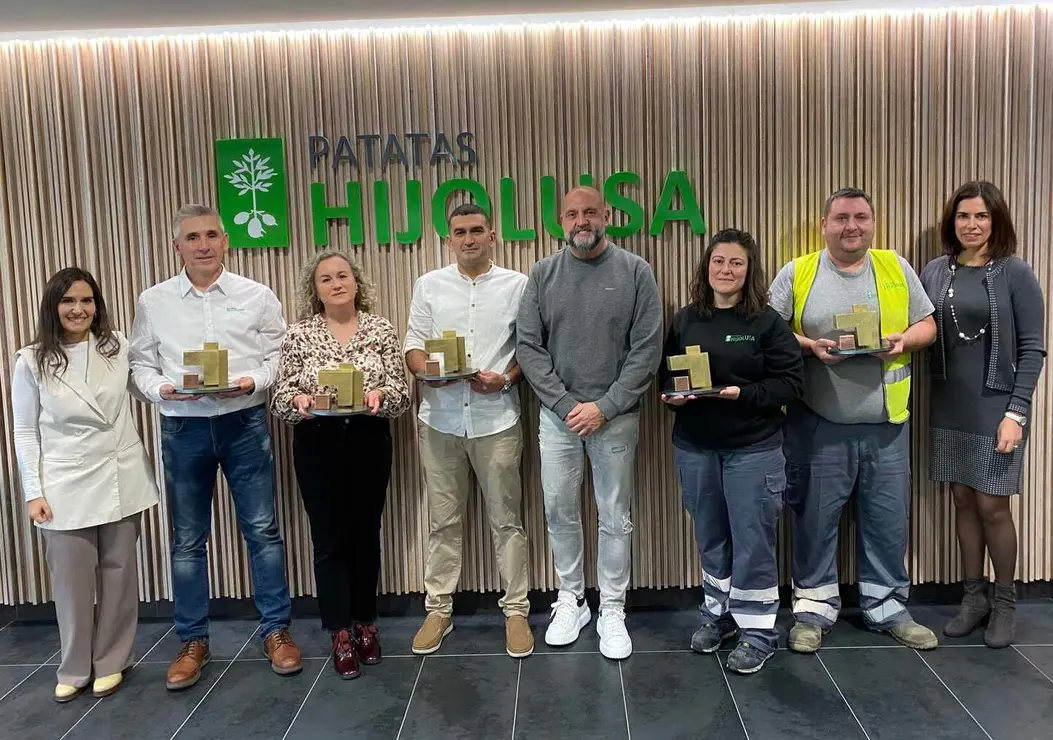 Patatas Hijolusa ha celebrado un emotivo acto de reconocimiento a cinco profesionales que cumplen una década de trayectoria en la empresa.