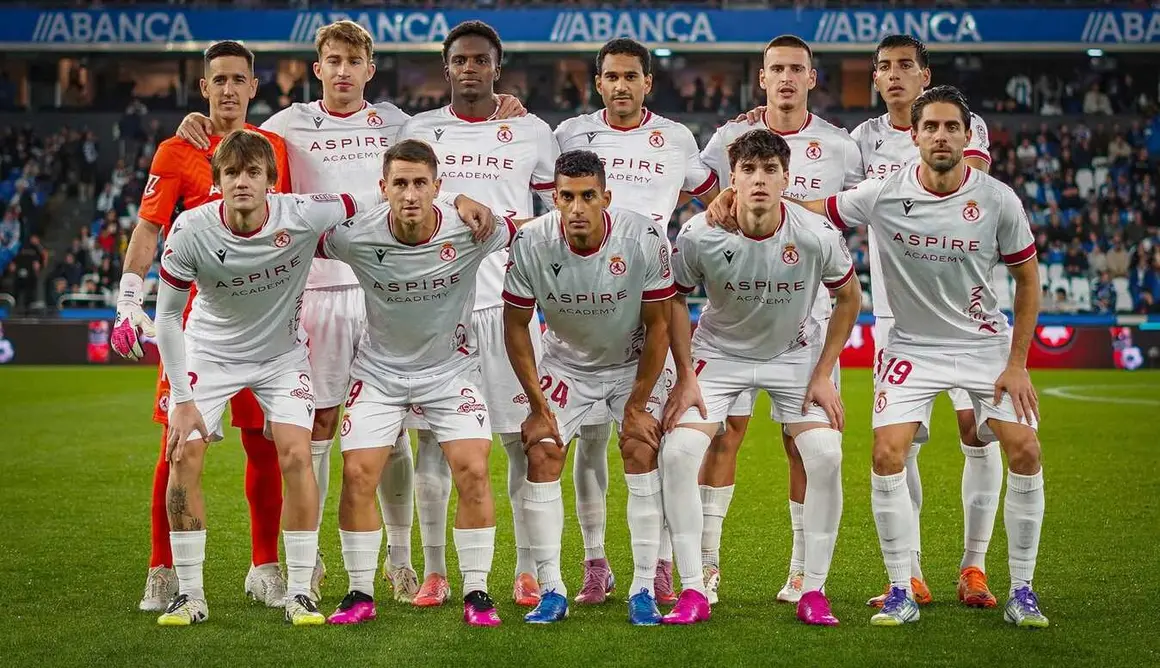 Alineación inicial de la Cultural en Riazor.