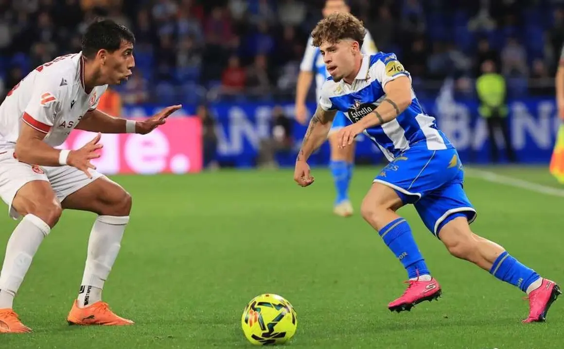 La Cultural paga muy caro dos errores ante el Deportivo. El equipo de Ziganda paga muy caro sus errores ante un rival de entidad.