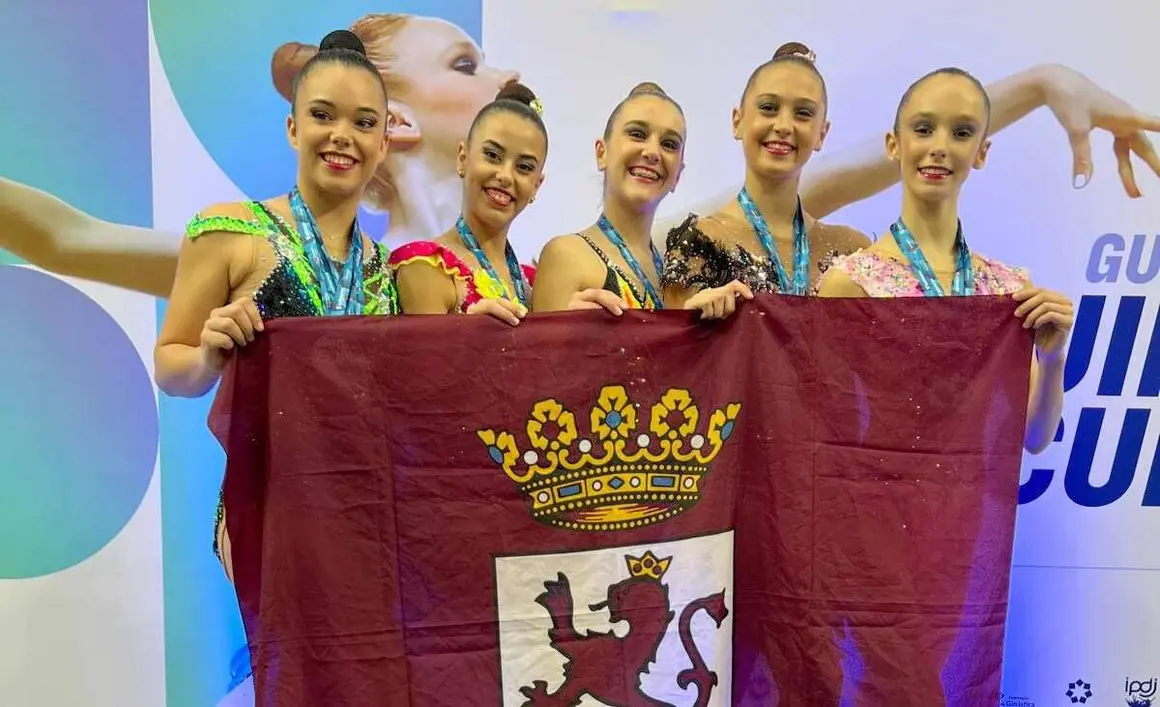 El Club Ritmo ha llevado una vez más la bandera de León al podio en el Torneo Internacional Guimagym Cup de Guimarães, Portugal. Las gimnastas del club leonés subieron 19 veces al podio, destacando el alto nivel de la cantera leonesa.