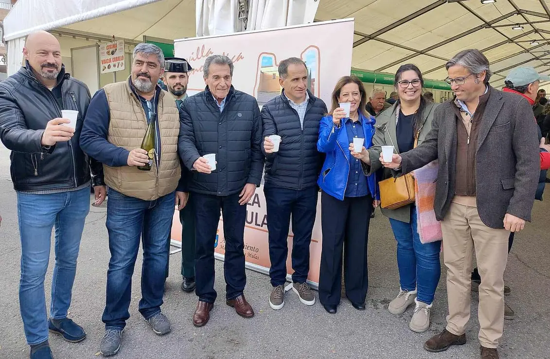 Mansilla de las Mulas revive su tradición con la Feria de San Martín. La histórica cita agroganadera reúne a miles de visitantes, cerca de 40 expositores y las VI Jornadas del Bacalao, consolidándose como el gran referente ferial de la provincia leonesa.