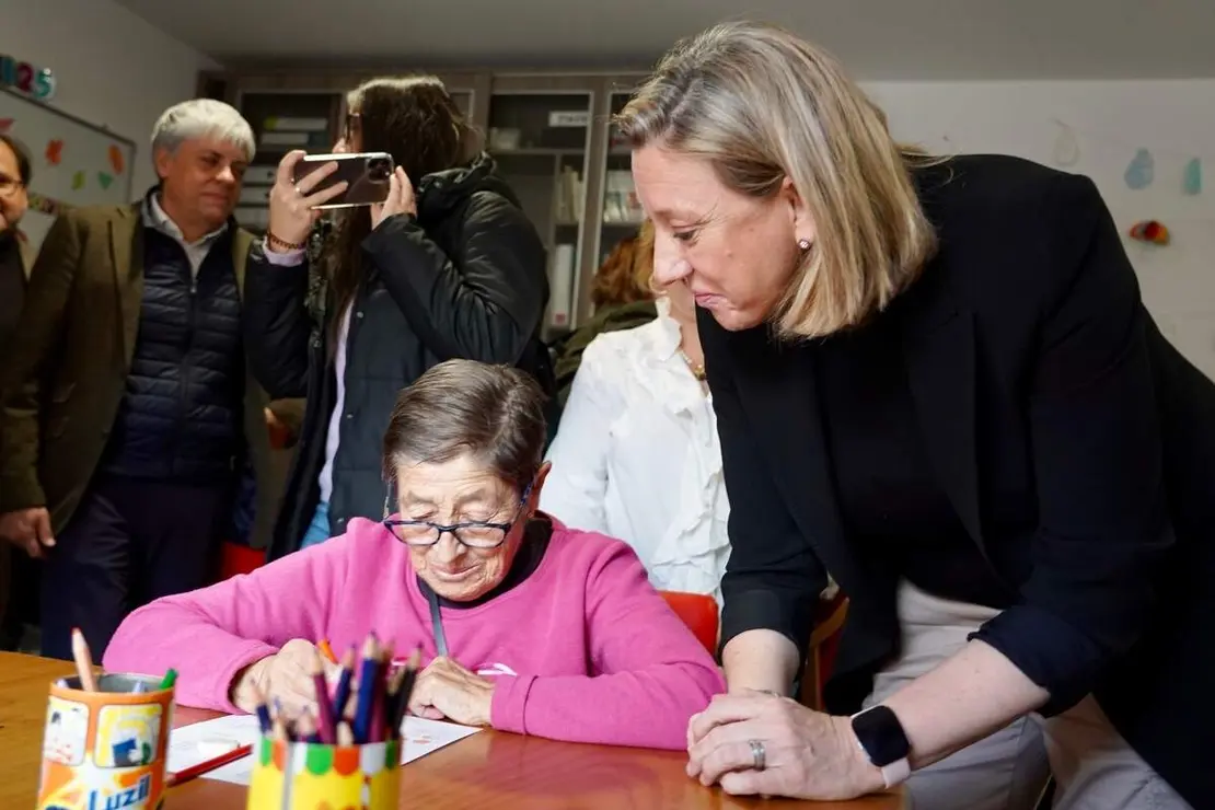 La vicepresidenta de la Junta y consejera de Familia e Igualdad de Oportunidades, Isabel Blanco, visita las obras realizadas para la ampliación del Centro de Día ''AFA La Bañeza''