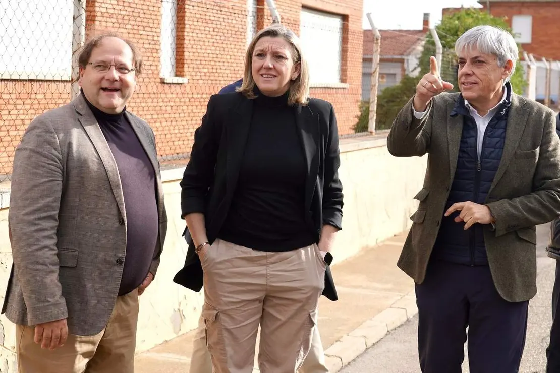 La vicepresidenta de la Junta y consejera de Familia e Igualdad de Oportunidades, Isabel Blanco, visita las obras realizadas para la ampliación del Centro de Día ''AFA La Bañeza''