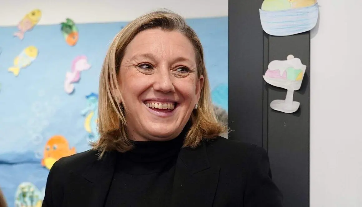 La vicepresidenta de la Junta y consejera de Familia e Igualdad de Oportunidades, Isabel Blanco, visita las obras realizadas para la ampliación del Centro de Día ''AFA La Bañeza''. Foto: Campillo.