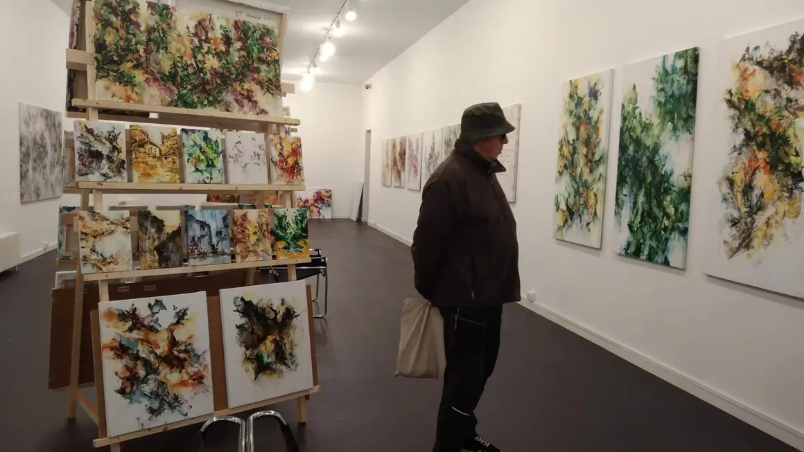 4 Aspecto exposicio╠ün Juan Rafael en el Albe╠üitar nov 2025