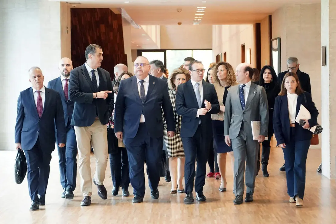 El consejero de Sanidad, Alejandro Vázquez, comparece en las Cortes para informar sobre el proyecto de ley de Presupuestos Generales de la Comunidad para 2026, en lo relativo a su departamento.