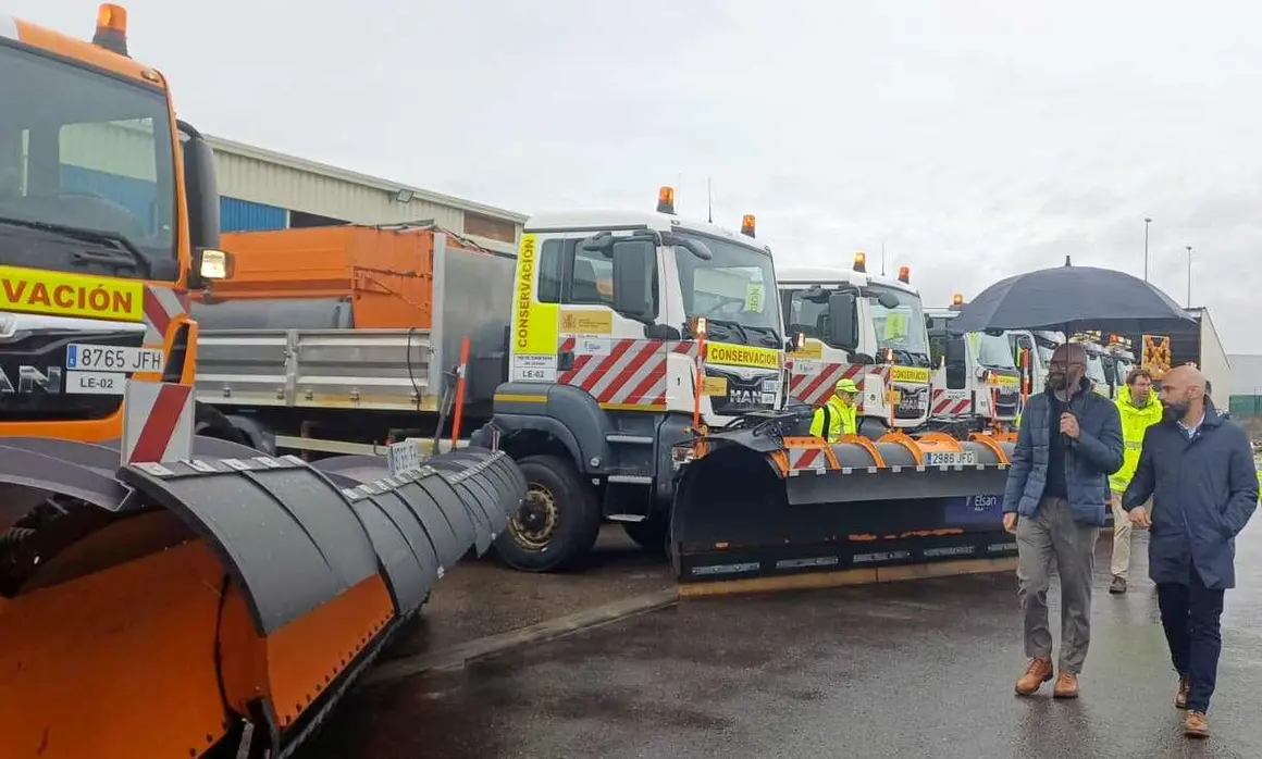 El subdelegado del Gobierno en León, Héctor Alaiz Moretón, presentó este jueves el plan de vialidad invernal 2025-2026, que desplegará más de un centenar de equipos y 54 infraestructuras en toda la provincia para hacer frente a las nevadas y heladas.