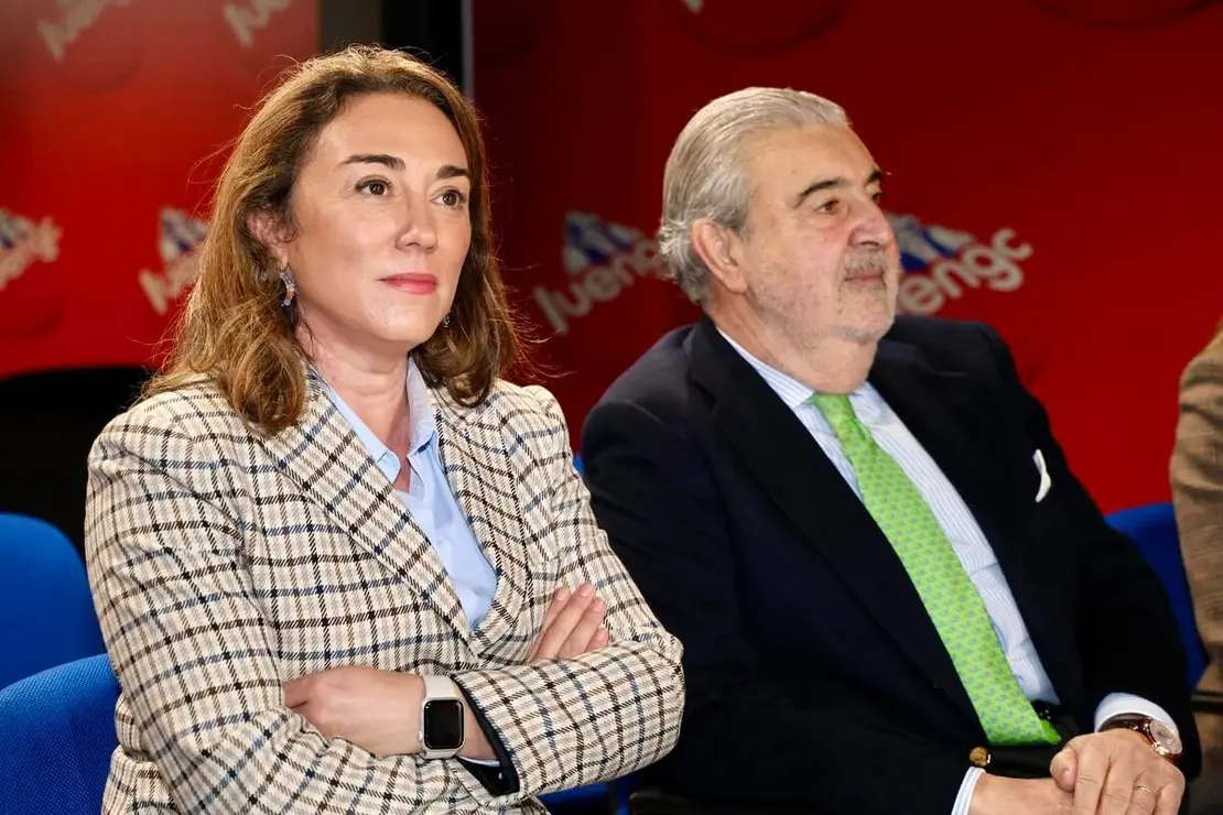 La consejera de Agricultura, Ganadería y Desarrollo Rural, María González Corral, visita las instalaciones de Legumbres Luengo.