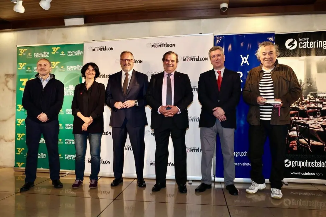La Fundación MonteLeón celebra la tercera edición de su encuentro con las entregas de premios de los tres certámenes literarios y de su joven certamen artístico de acuarela. Acude el presidente de las Cortes de Castilla y León, Carlos Pollán