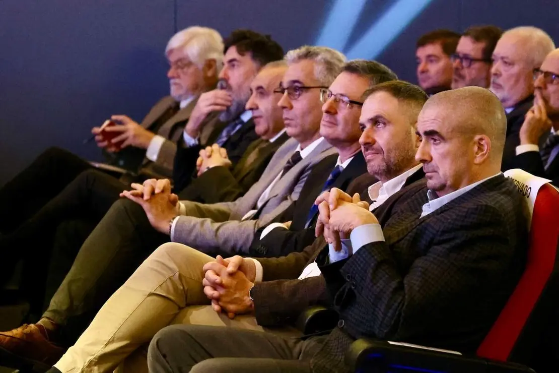 La Fundación MonteLeón celebra la tercera edición de su encuentro con las entregas de premios de los tres certámenes literarios y de su joven certamen artístico de acuarela. Acude el presidente de las Cortes de Castilla y León, Carlos Pollán