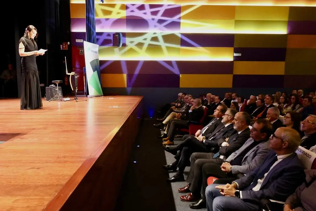 La Fundación MonteLeón celebra la tercera edición de su encuentro con las entregas de premios de los tres certámenes literarios y de su joven certamen artístico de acuarela. Acude el presidente de las Cortes de Castilla y León, Carlos Pollán