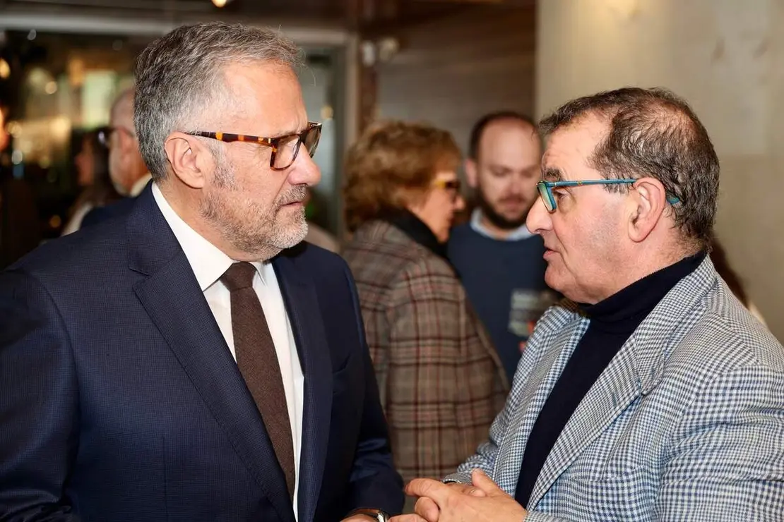 La Fundación MonteLeón celebra la tercera edición de su encuentro con las entregas de premios de los tres certámenes literarios y de su joven certamen artístico de acuarela. Acude el presidente de las Cortes de Castilla y León, Carlos Pollán
