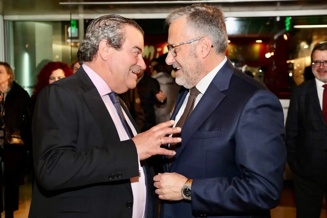 La Fundación MonteLeón celebra la tercera edición de su encuentro con las entregas de premios de los tres certámenes literarios y de su joven certamen artístico de acuarela. Acude el presidente de las Cortes de Castilla y León, Carlos Pollán