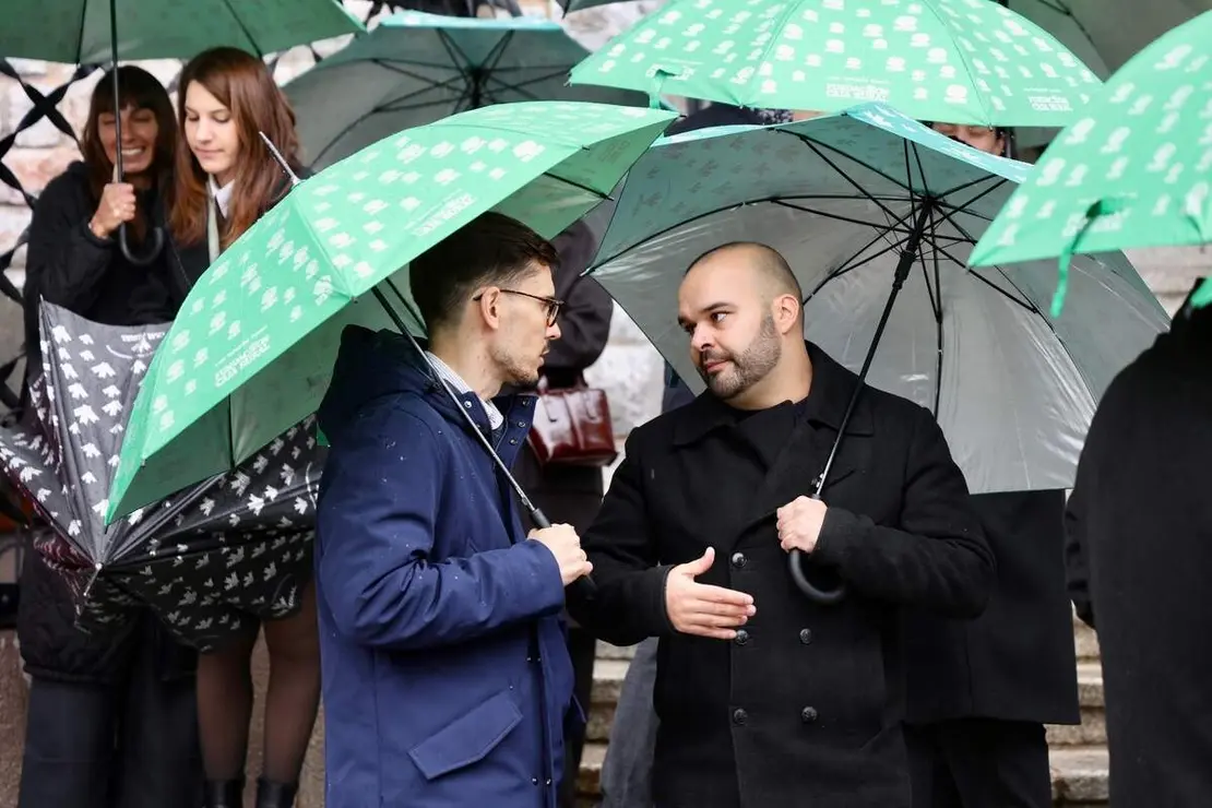 Caja Rural reúne a sus compañeros y representantes institucionales para tomar una fotografía conmemorativa del 30 aniversario de la entidad en León