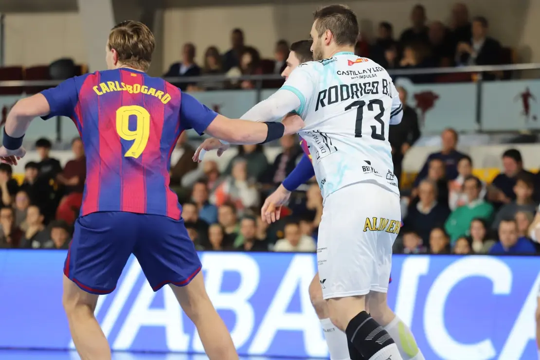 El Abanca Ademar cae con contundencia en el Palacio de los Deportes Urbano González Escapa ante un Barça completamente indomable.