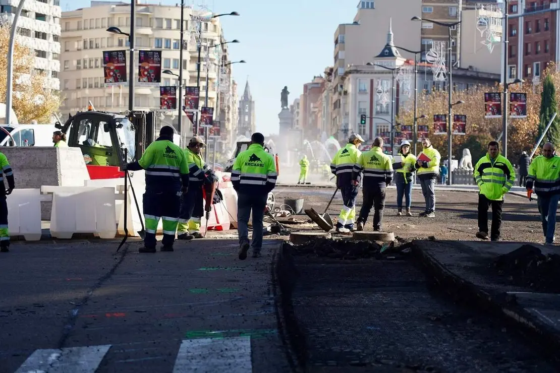 Obras de la nueva glorieta del Puente de los Leones de León