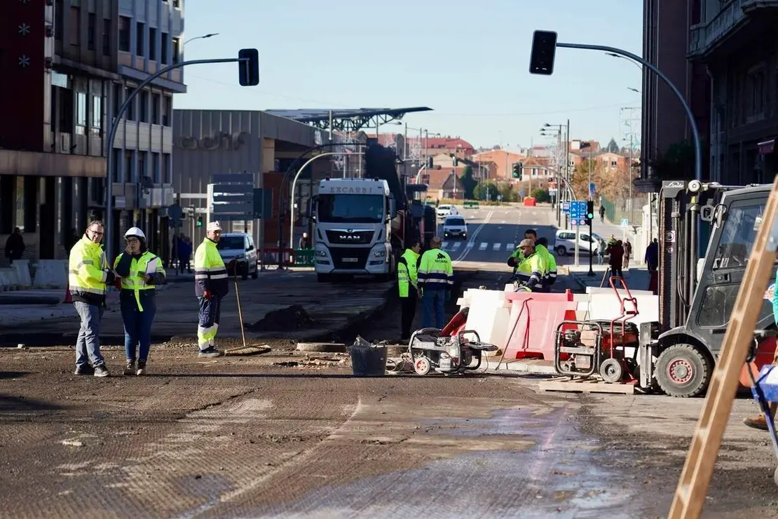 Obras de la nueva glorieta del Puente de los Leones de León
