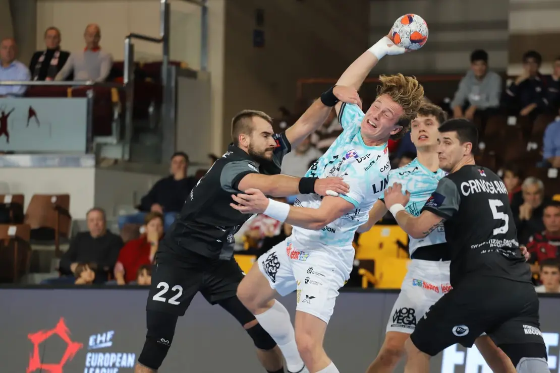 El Abanca Ademar afronta un duelo clave en la Liga Europea ante el Partizán de Belgrado, un duelo de poder a poder con el aliento de la grada del Palacio. Foto: Isaac Llamazares