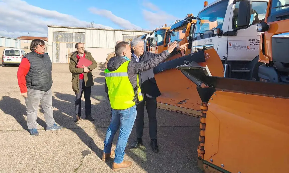 La Delegación Territorial de la Junta en León ha reunido a representantes de todas las administraciones con el fin de coordinar el operativo frente a fenómenos meteorológicos adversos, especialmente nevadas, para el periodo comprendido entre el 1 de noviembre de 2025 y el 30 de abril de 2026.