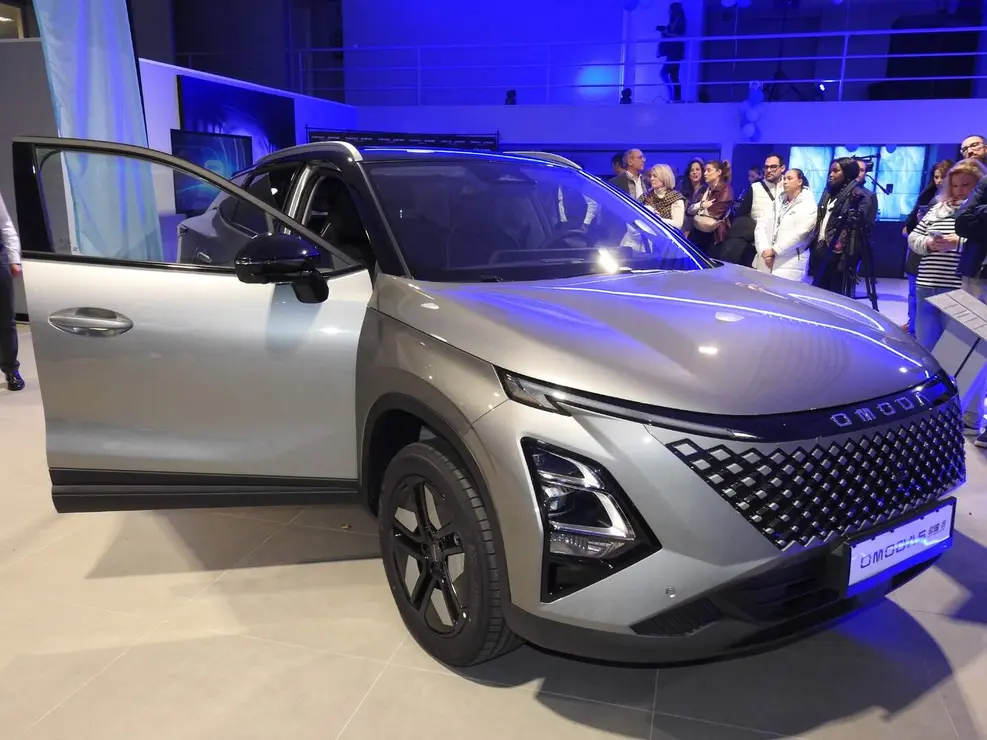 Eslauto León exhibe músculo comercial en el Premiere Day con la presentación de tres nuevos modelos de Omoda | Jaecoo. La marca reúne a clientes y aficionados del motor en un evento nacional simultáneo marcado por la tecnología, la electrificación y el impulso comercial tras la feria del vehículo. Fotos: M.A. García