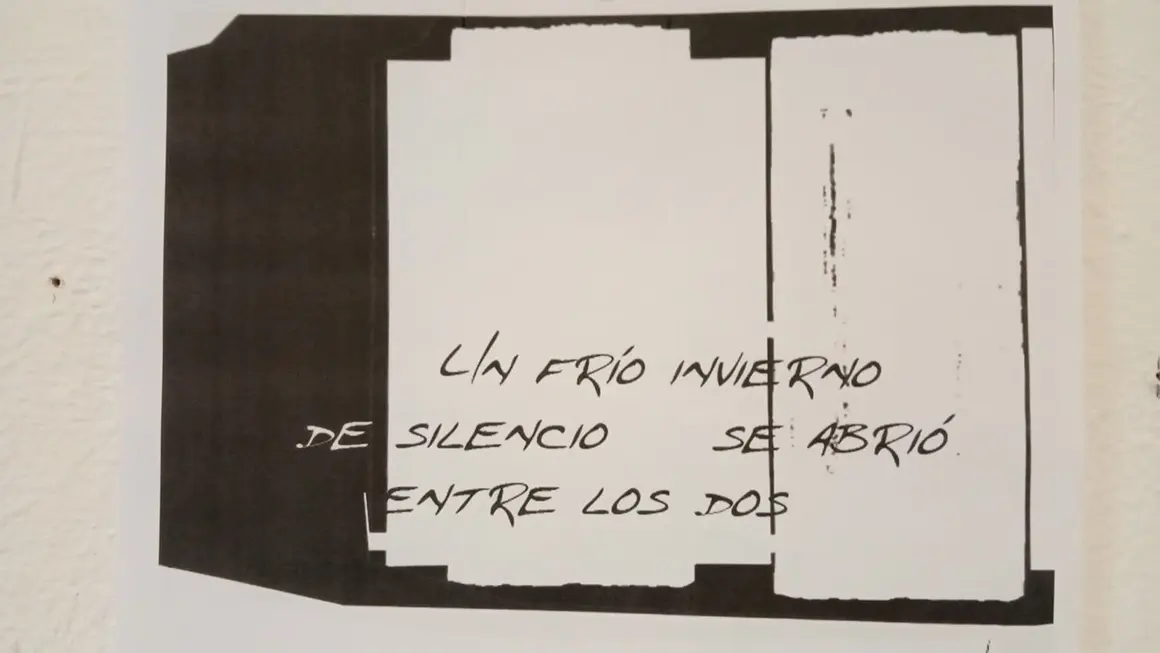 'Instantes de Cristal': haikus y poesía visual de Gustavo Vega en León. El poeta leonés presenta en la galería IA del colegio marista San José una muestra de 14 obras en las que explora la “poesía pura” a través del haiku y la imagen.