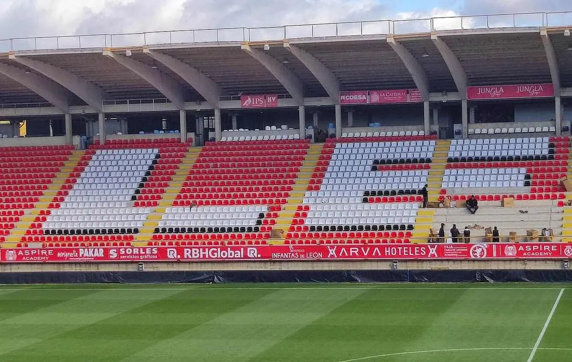 La Cultural detalla su plan de reformas en el Reino de León para consolidar su regreso a Segunda | El club renueva asientos, inaugura una zona VIP y prepara un proyecto de palcos pendiente de una reunión con el Ayuntamiento. Fotos: M.A. García