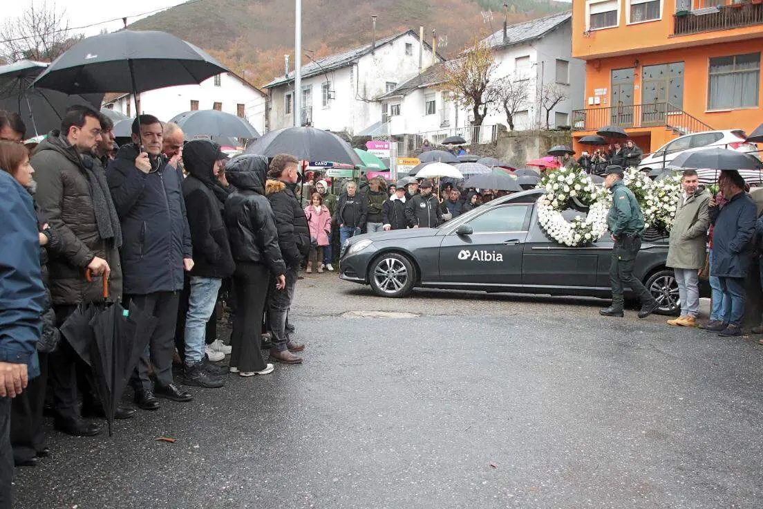 Entierro villablino (10)