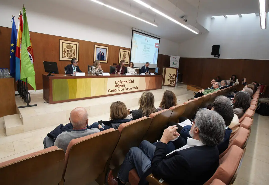 La rectora de la Universidad de León, Nuria González, y la directora de Universidades e Investigación de la Junta de Castilla y León, Blanca Ares, inauguran las I Jornadas Nacionales de Campus Periféricos