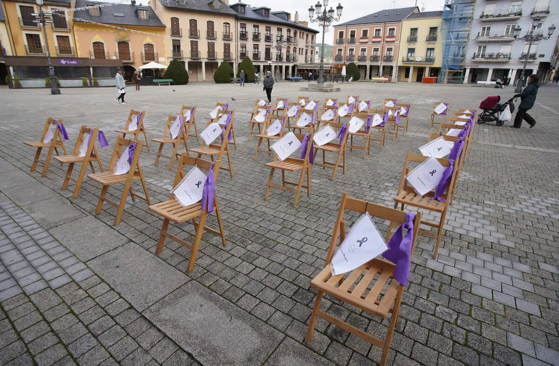 Acto conmemorativo del Ayuntamiento de Ponferrada con motivo del Día Internacional de la Eliminación de la Violencia contra la Mujer
