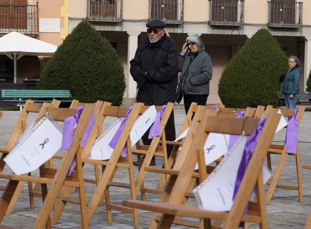 Acto conmemorativo del Ayuntamiento de Ponferrada con motivo del Día Internacional de la Eliminación de la Violencia contra la Mujer