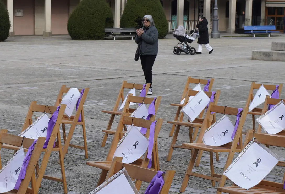 Acto conmemorativo del Ayuntamiento de Ponferrada con motivo del Día Internacional de la Eliminación de la Violencia contra la Mujer