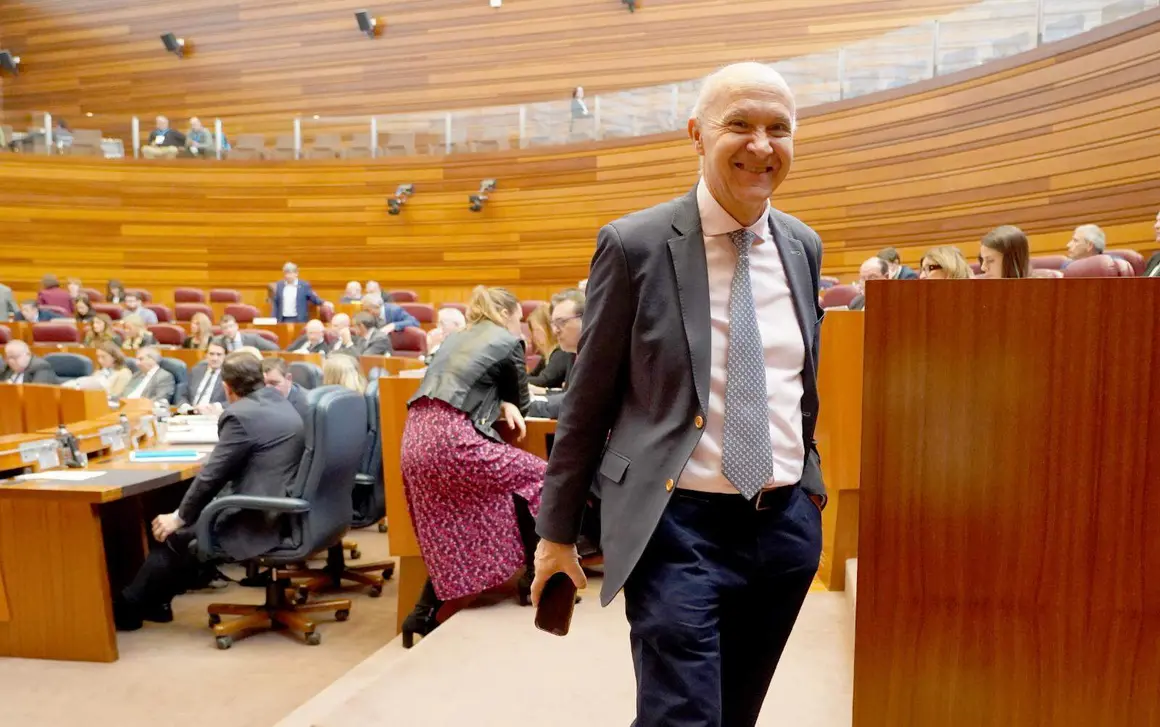 Pleno de las Cortes Foto Leticia Pérez (13)