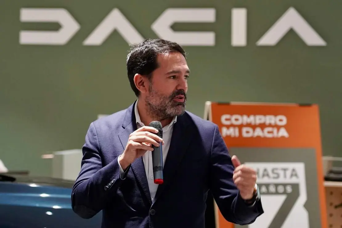 El director general de Dacia España, Laurent Sengenes, presenta en León el nuevo modelo Bigster C-SUV acompañado por el director general del Grupo Leomotor, Daniel Orejas.