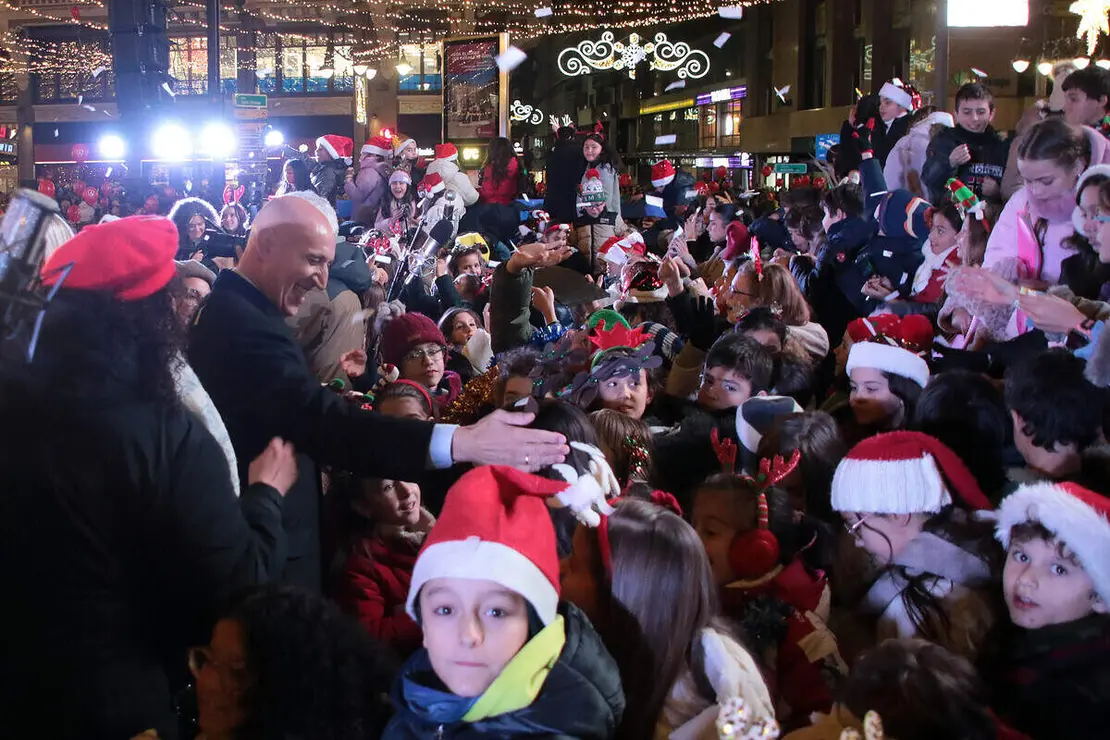 El alcalde de León, José Antonio Díez, preside el acto del encendido del alumbrado navideño de la ciudad
