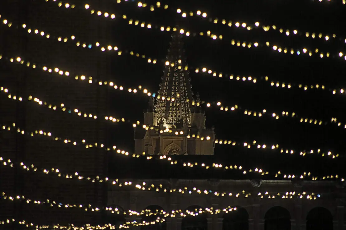 El alcalde de León, José Antonio Díez, preside el acto del encendido del alumbrado navideño de la ciudad