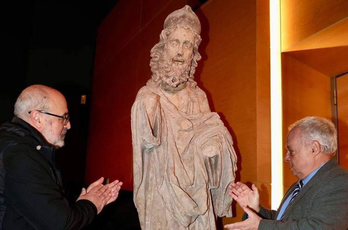 El consejero de Cultura, Turismo y Deporte, Gonzalo Santonja, inaugura la Jornada de presentación pública del programa de actuación en el pórtico occidental de la Catedral de León y de la réplica de una de sus esculturas