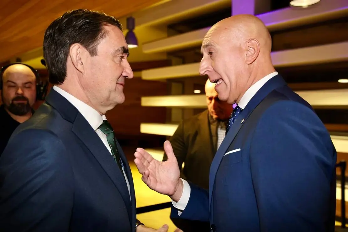 La Federación Leonesa de Empresarios celebra el 33 Día de la Empresa con un acto al que asiste el presidente de la Confederación Española de Organizaciones Empresariales, Antonio Garamendi, y en que se entregarán el galardón al Empresario del Año 2025 y otras distinciones