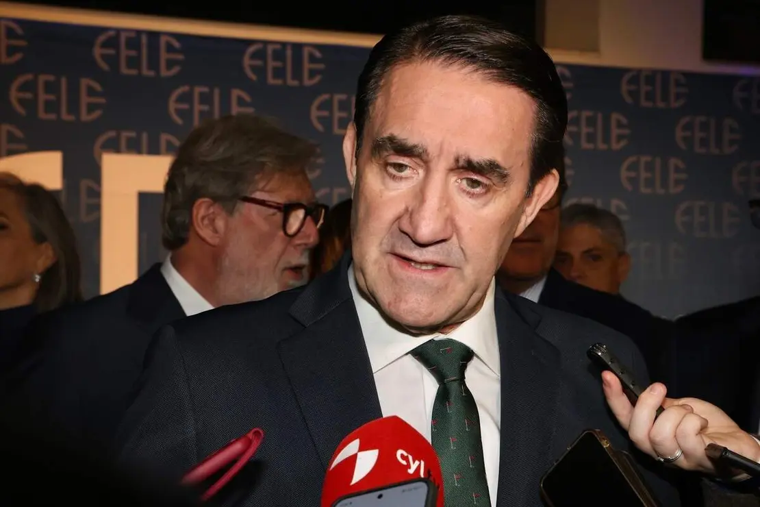 La Federación Leonesa de Empresarios celebra el 33 Día de la Empresa con un acto al que asiste el presidente de la Confederación Española de Organizaciones Empresariales, Antonio Garamendi, y en que se entregarán el galardón al Empresario del Año 2025 y otras distinciones