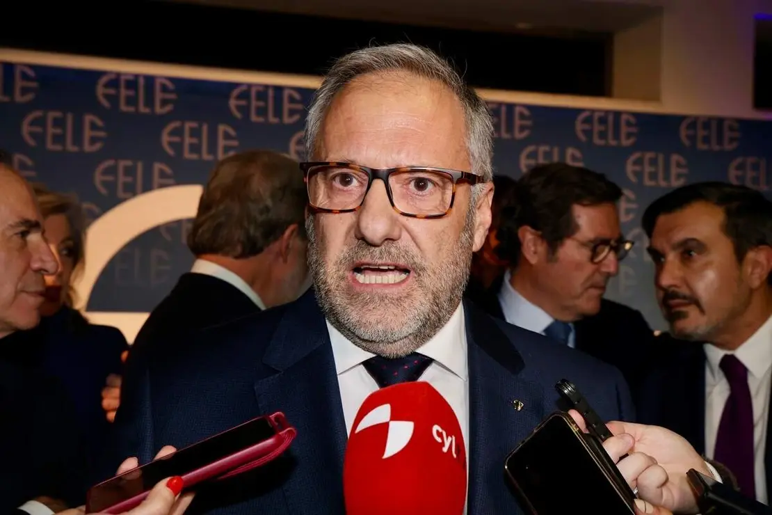 La Federación Leonesa de Empresarios celebra el 33 Día de la Empresa con un acto al que asiste el presidente de la Confederación Española de Organizaciones Empresariales, Antonio Garamendi, y en que se entregarán el galardón al Empresario del Año 2025 y otras distinciones