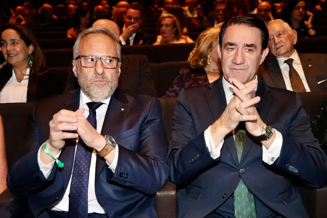 La Federación Leonesa de Empresarios celebra el 33 Día de la Empresa con un acto al que asiste el presidente de la Confederación Española de Organizaciones Empresariales, Antonio Garamendi, y en que se entregarán el galardón al Empresario del Año 2025 y otras distinciones